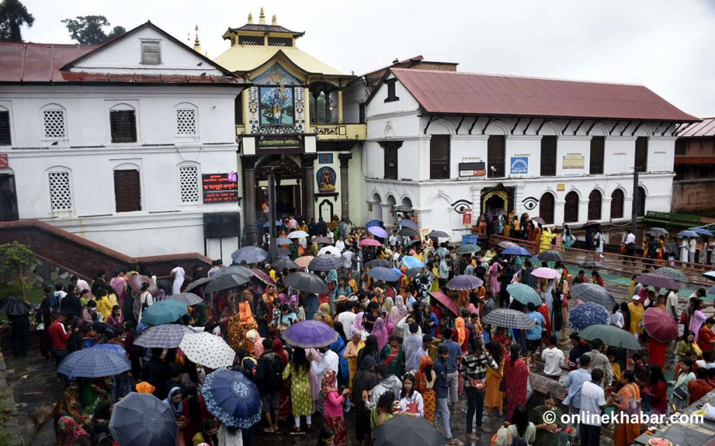 आज साउनको पहिलो सोमबार, पशुपतिमा घुइँचो